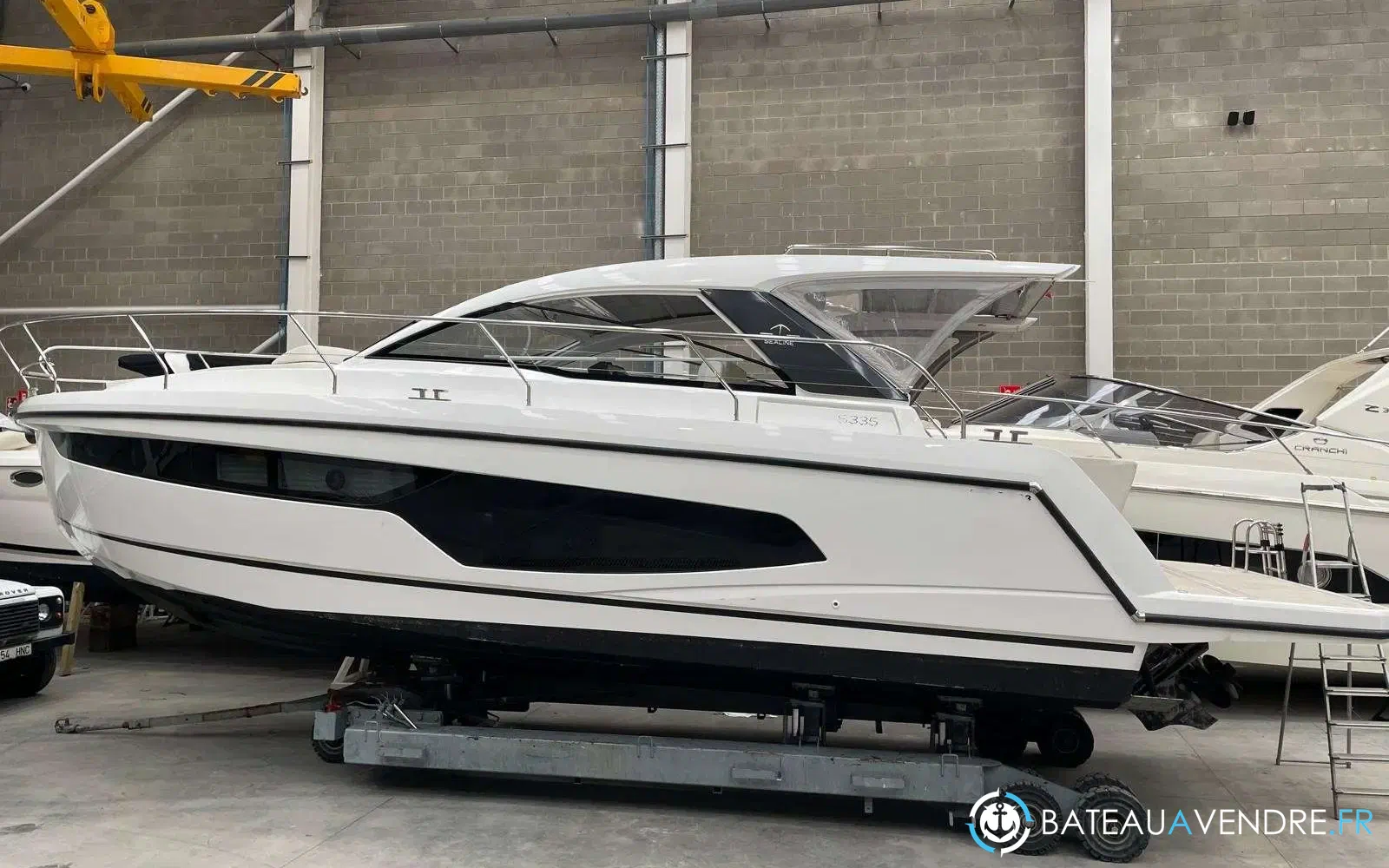 slider 0 Sealine S335