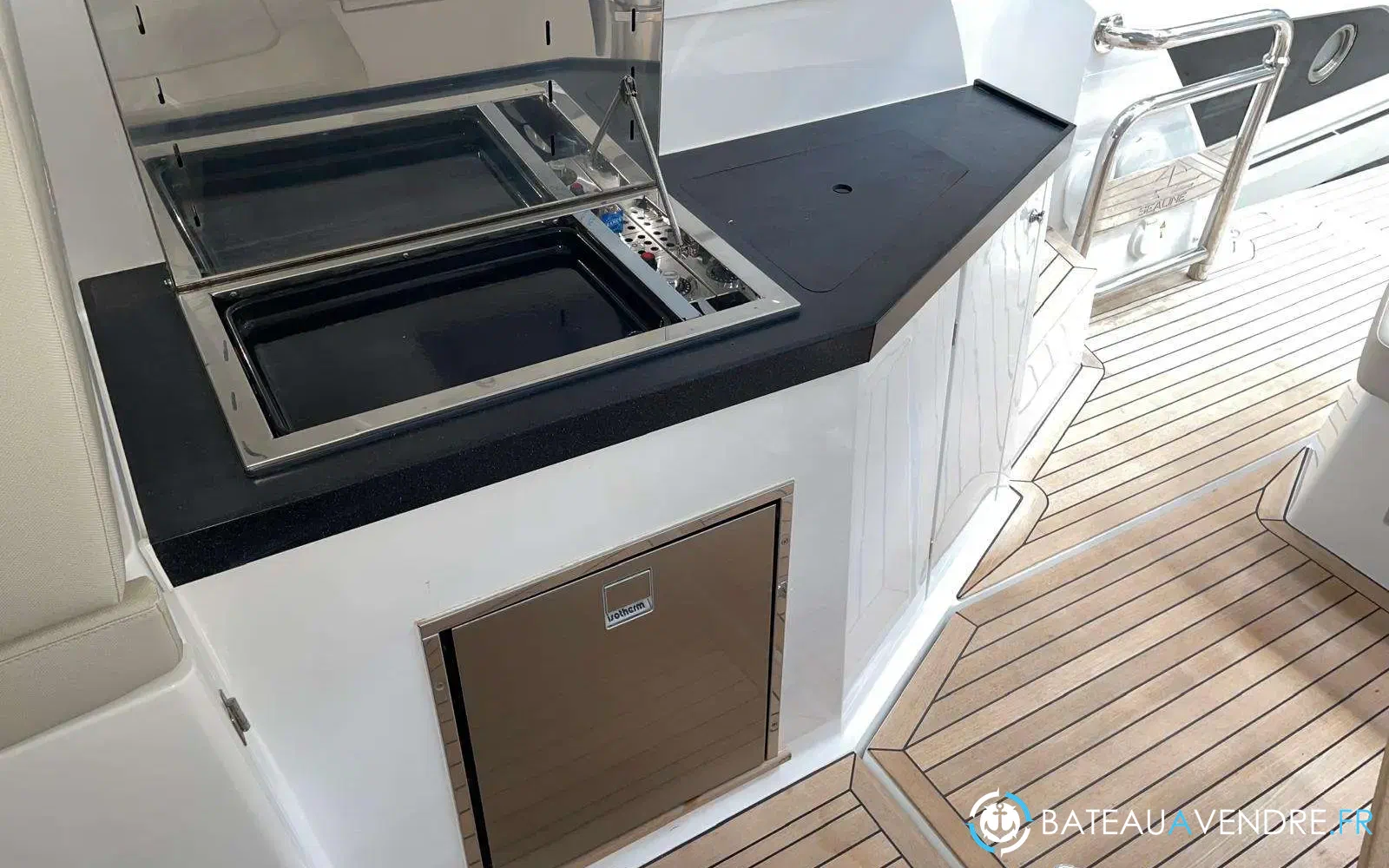 slider 10 Sealine S335