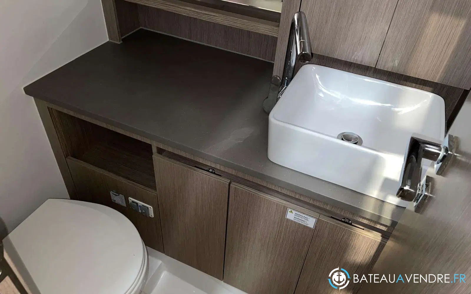 slider 11 Sealine S335
