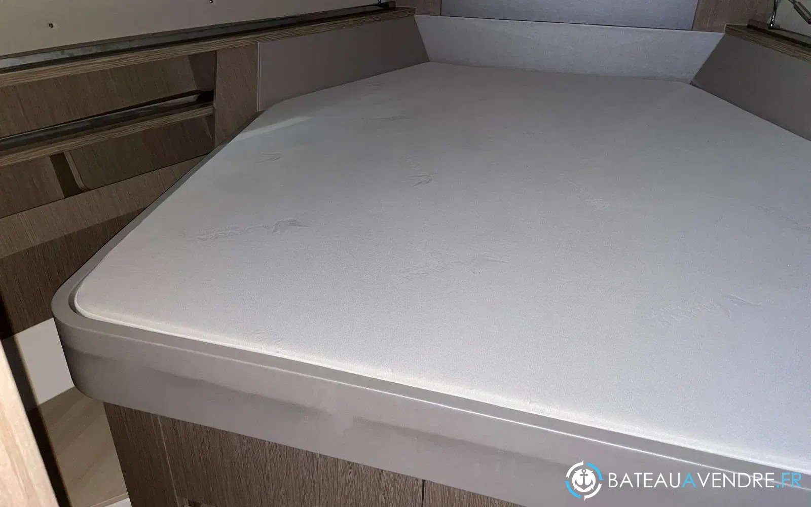 slider 13 Sealine S335