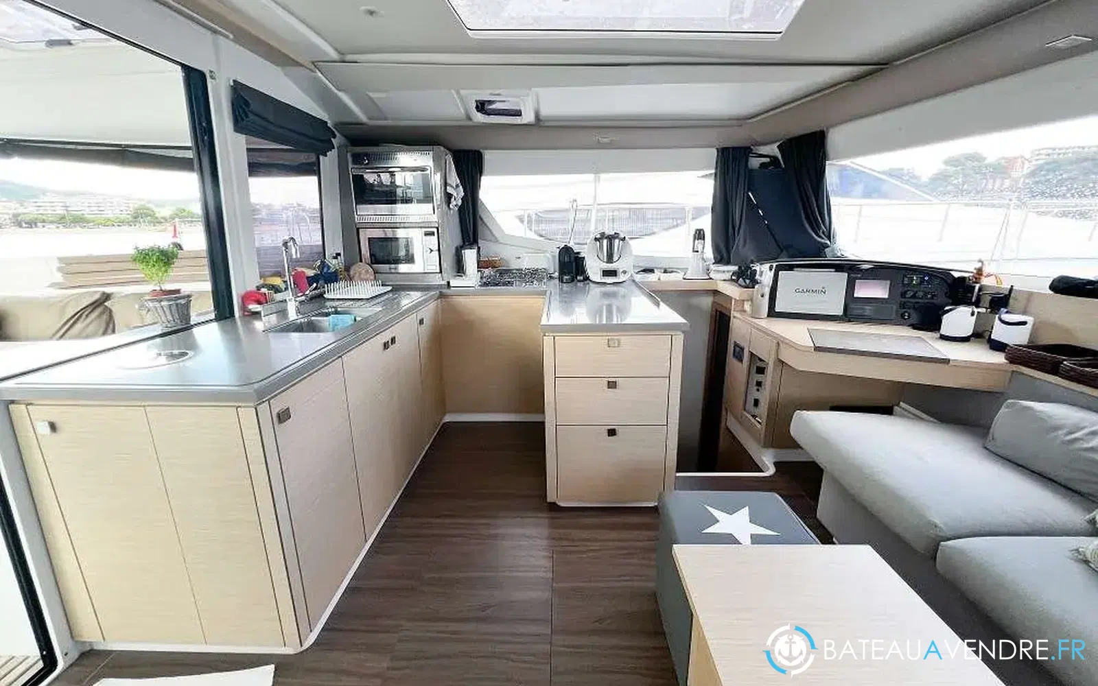 slider 2 Fountaine Pajot Helia 44