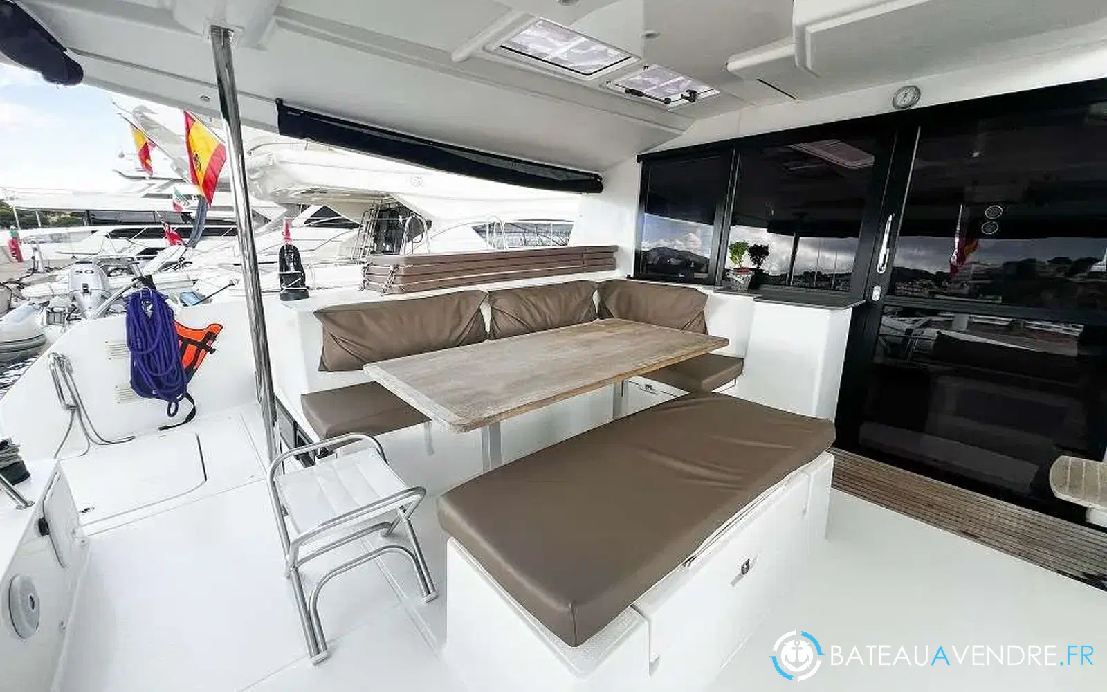slider 33 Fountaine Pajot Helia 44