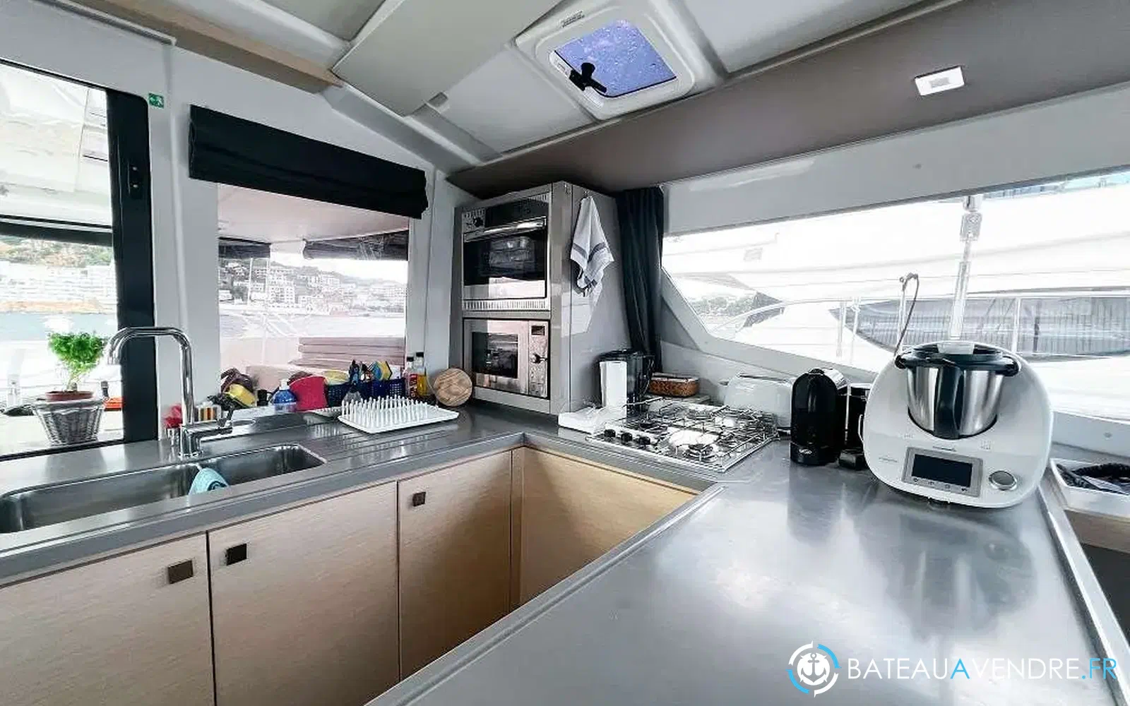 slider 3 Fountaine Pajot Helia 44