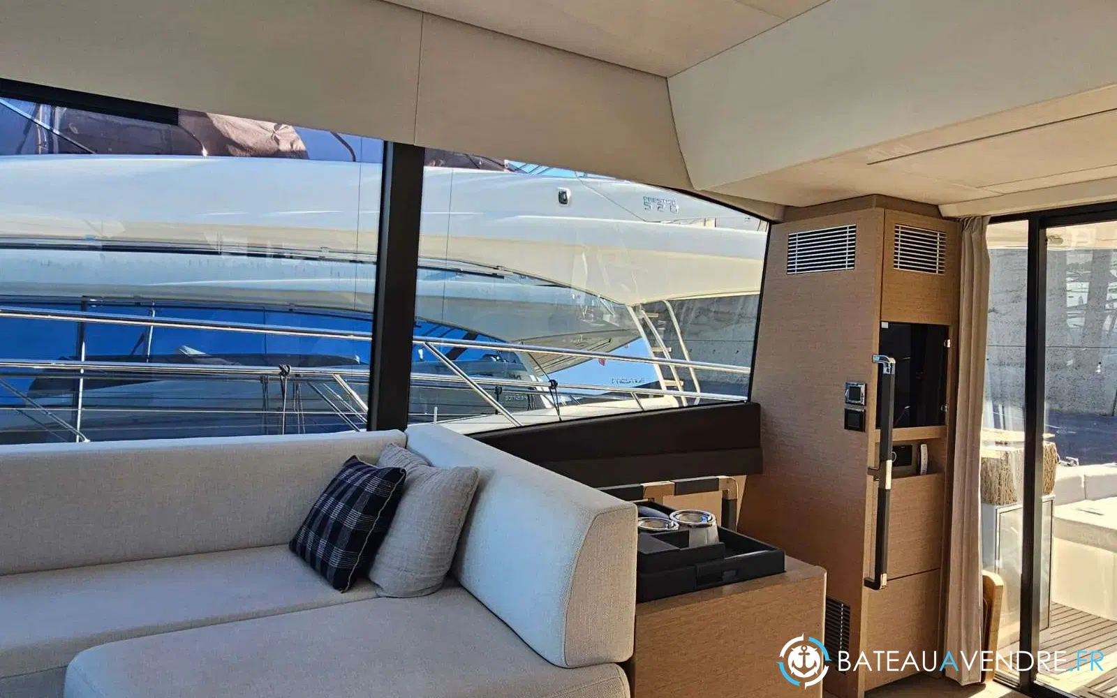 slider 10 Jeanneau Prestige 590