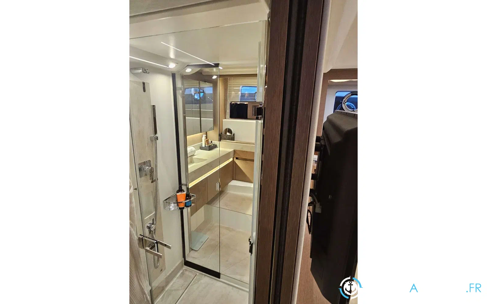 slider 30 Jeanneau Prestige 590