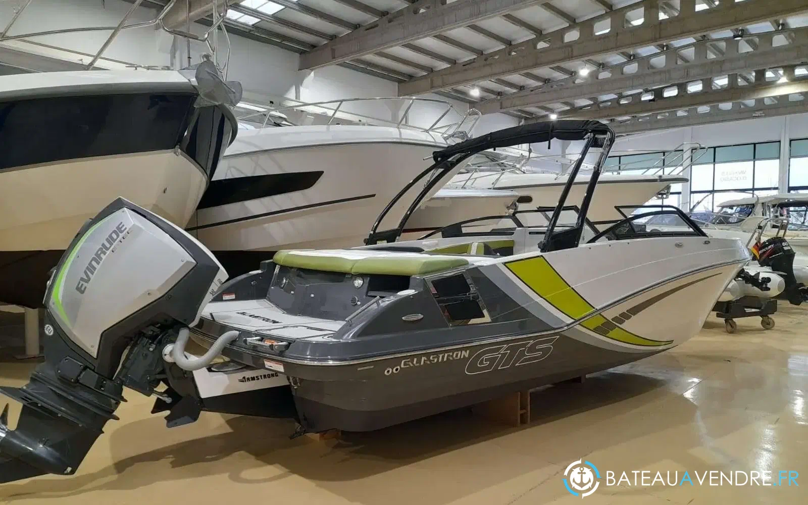 slider 0 Glastron GTS 240