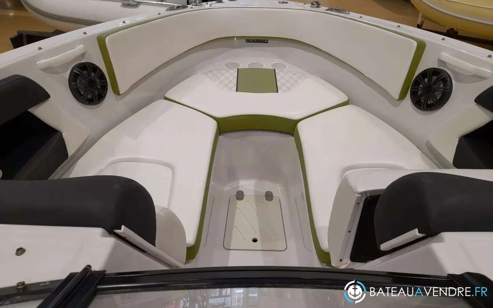 slider 1 Glastron GTS 240
