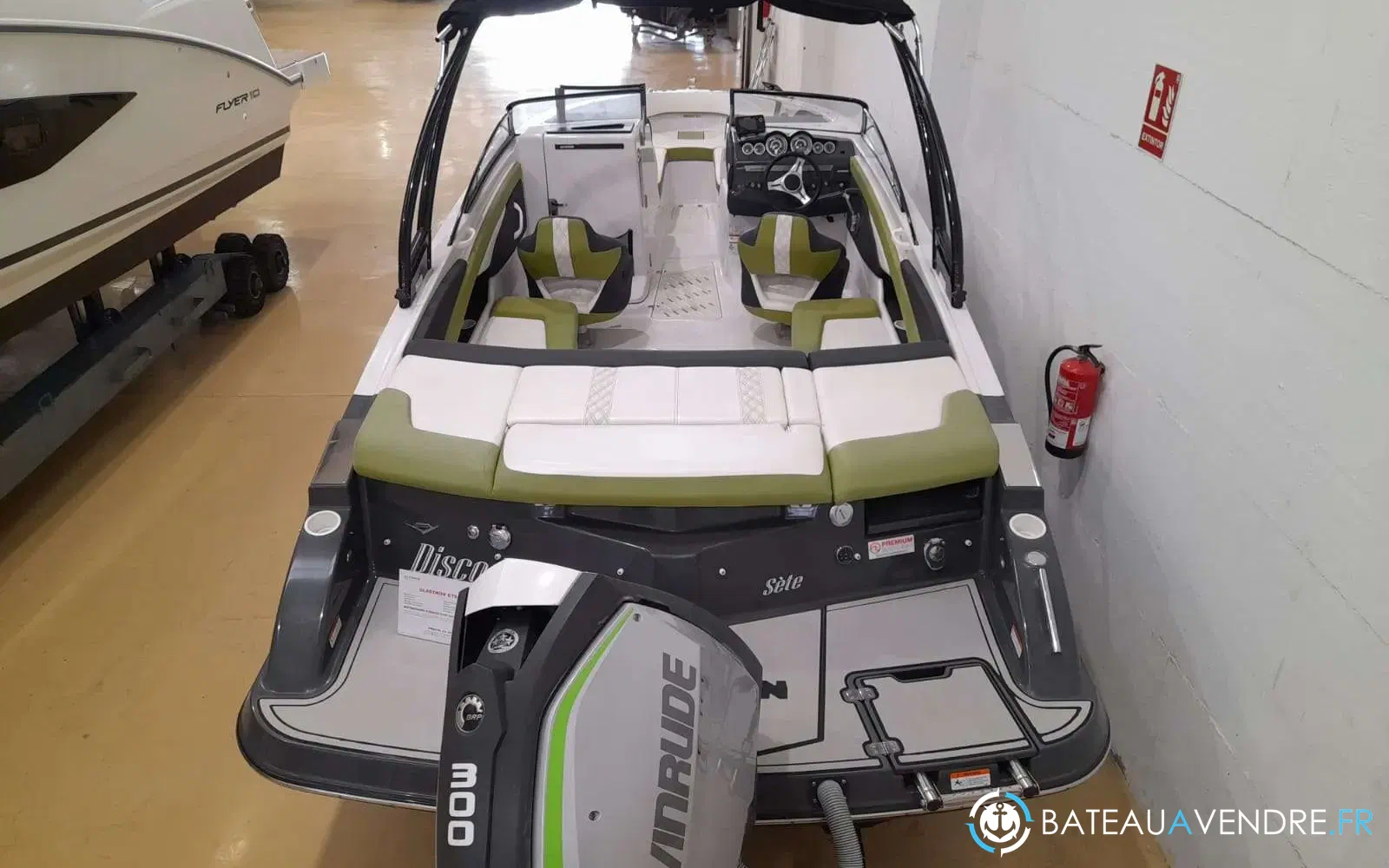 slider 4 Glastron GTS 240