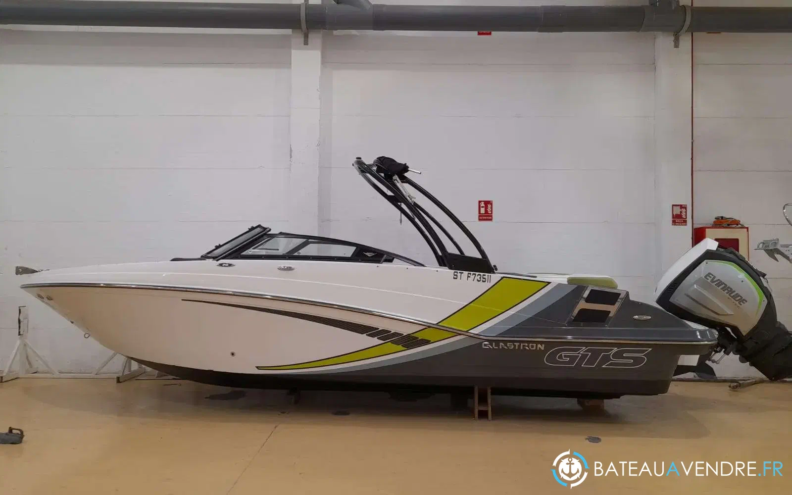 slider 8 Glastron GTS 240