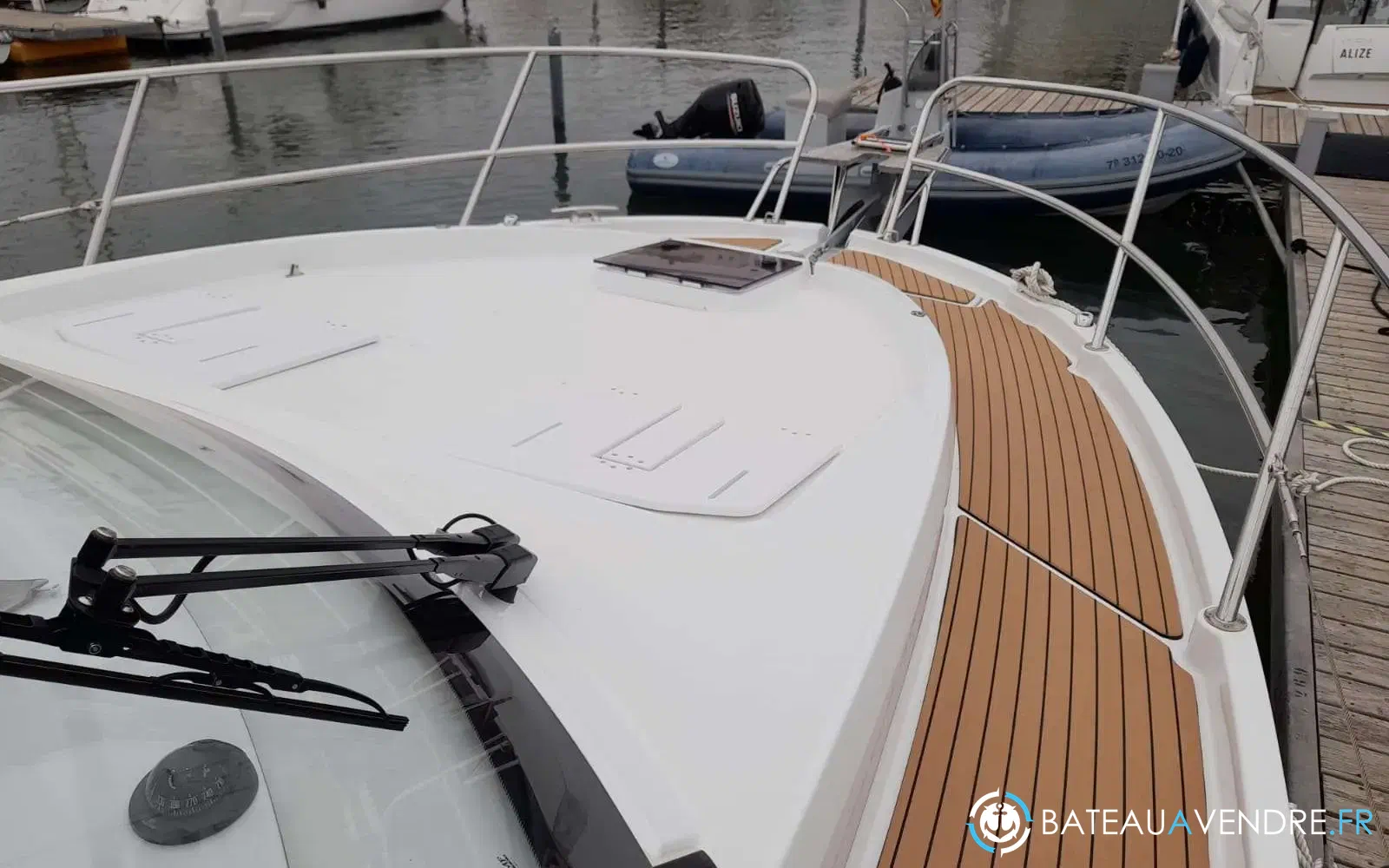 slider 26 Beneteau Antares 11 Fly