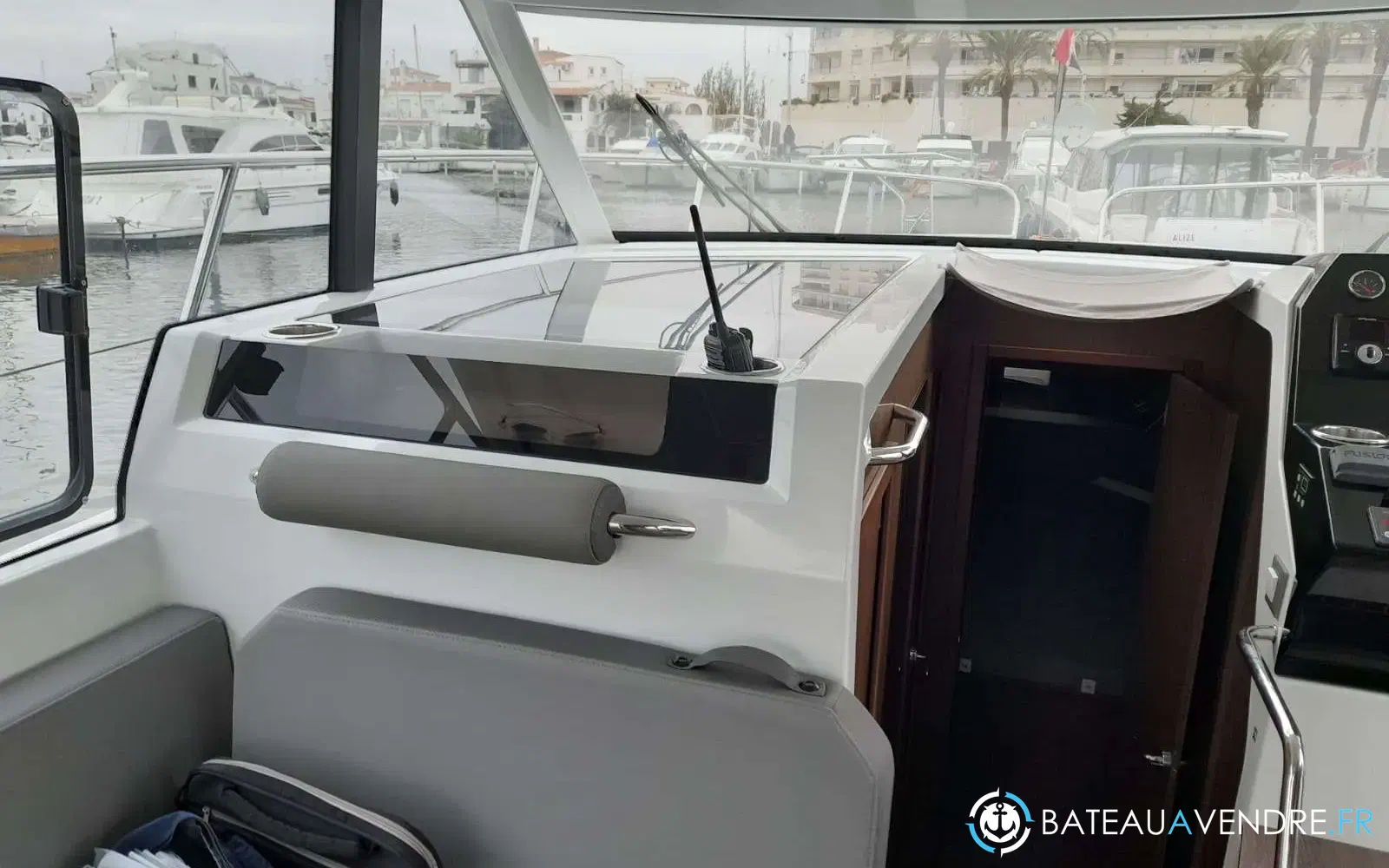 slider 28 Beneteau Antares 11 Fly