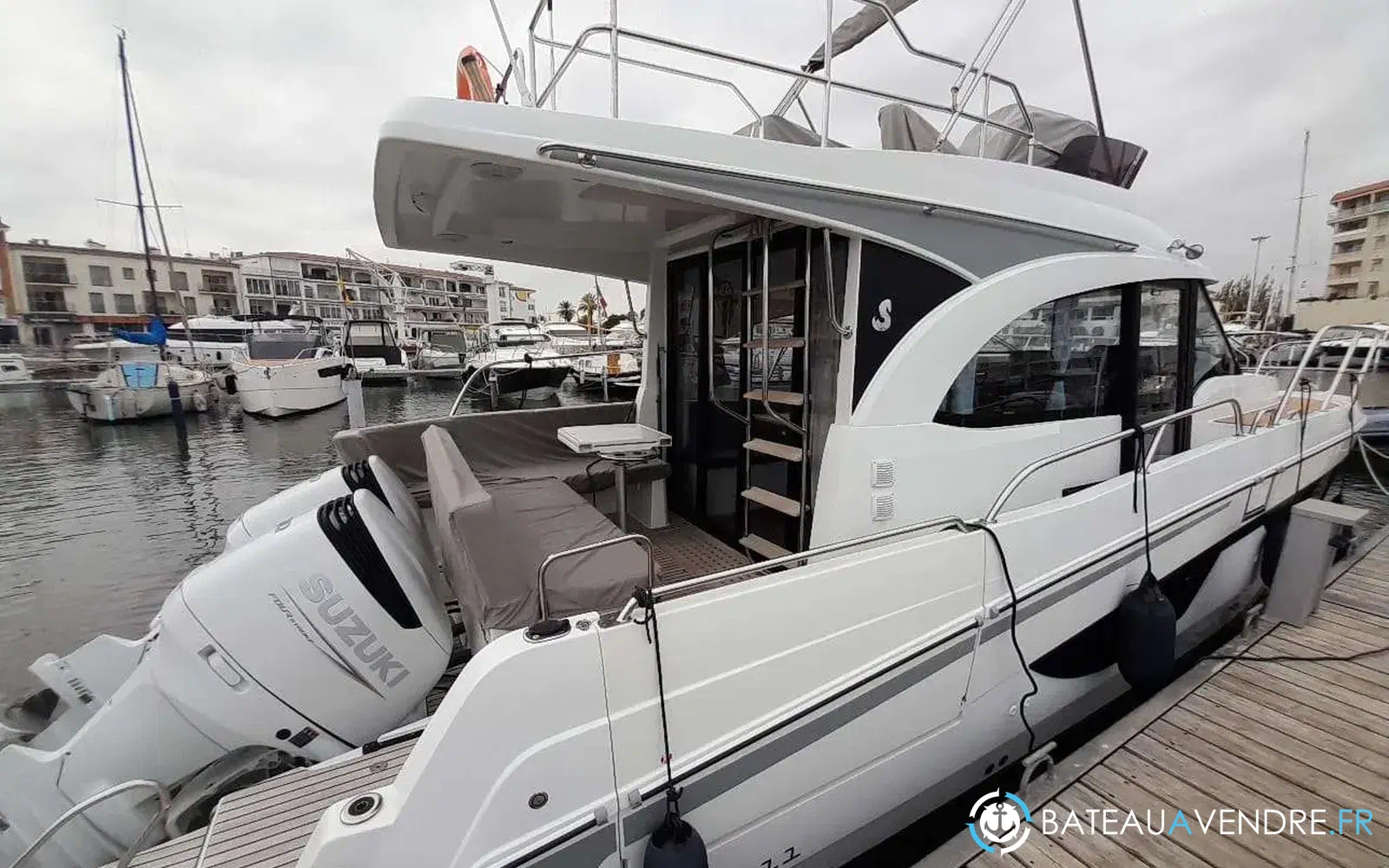 slider 32 Beneteau Antares 11 Fly