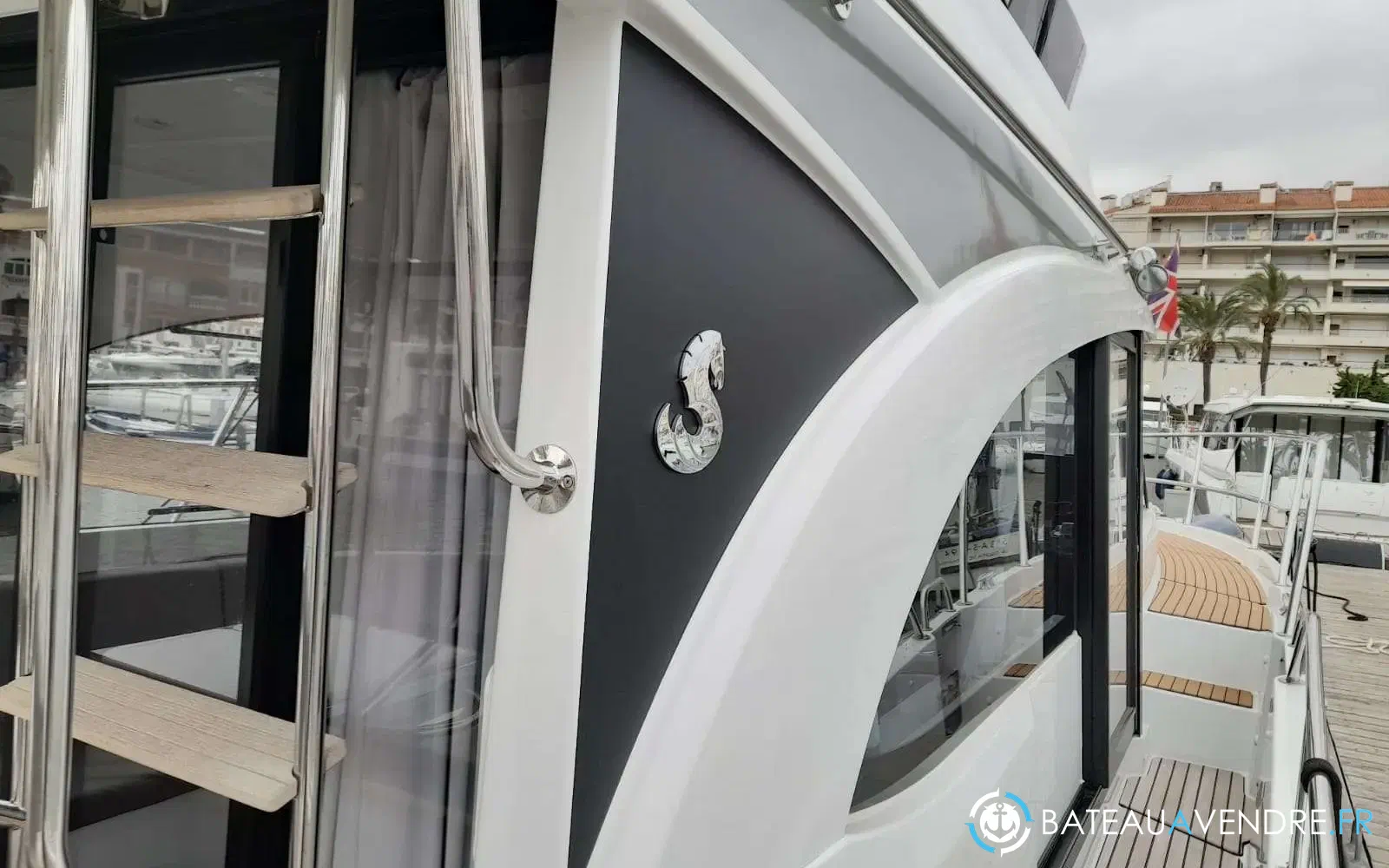 slider 38 Beneteau Antares 11 Fly