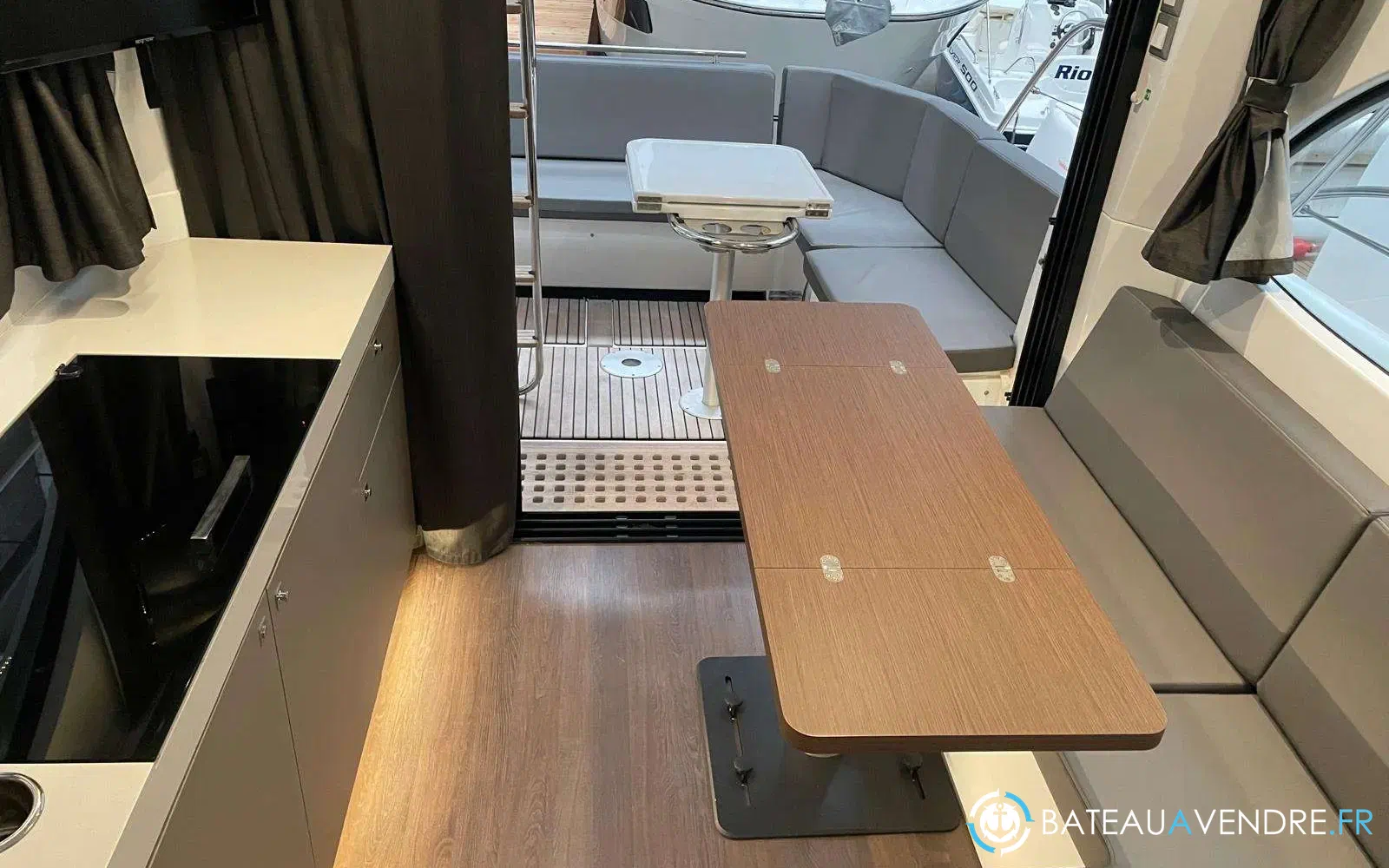 slider 4 Beneteau Antares 11 Fly
