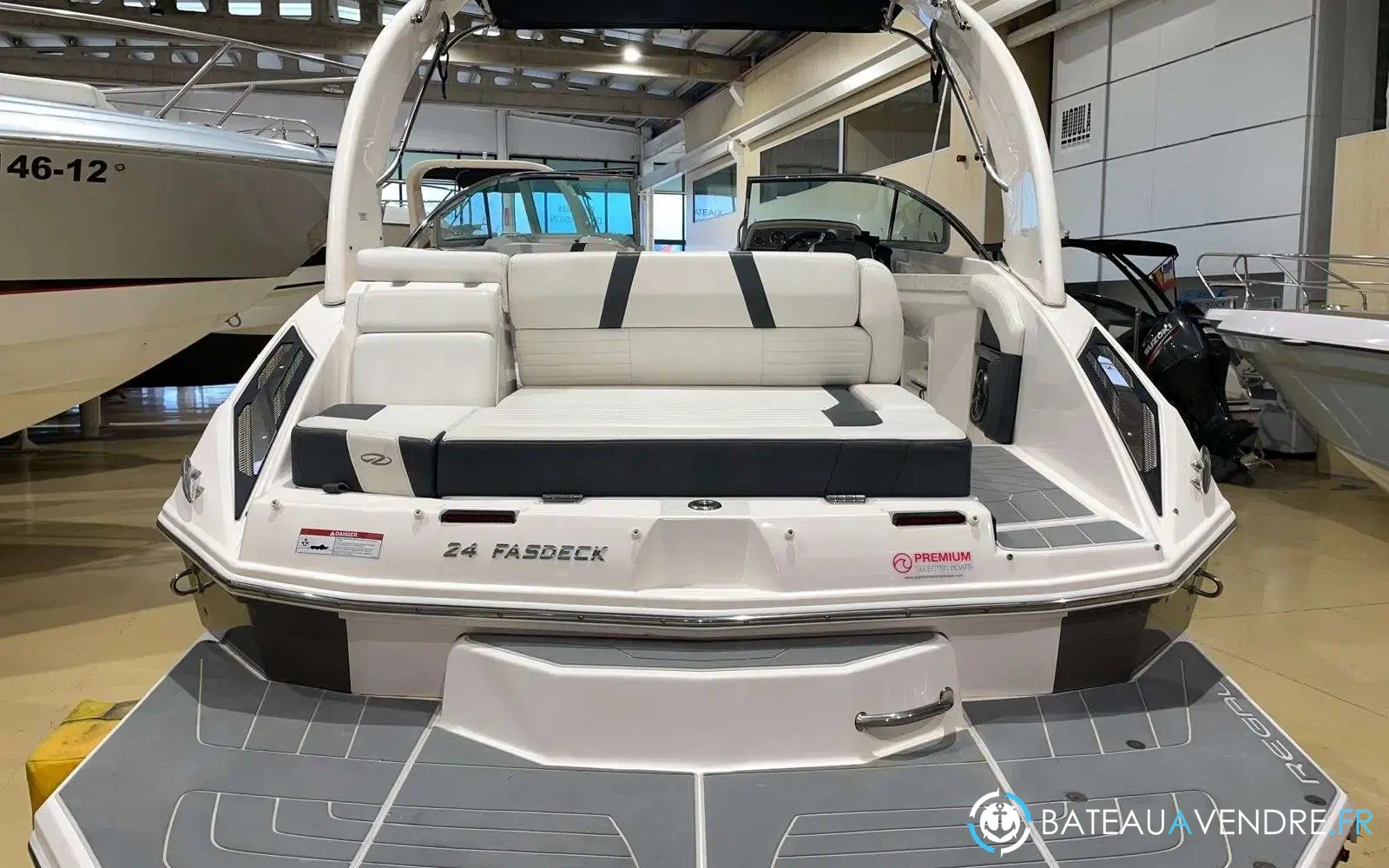 slider 9 Regal 24 Fastdeck