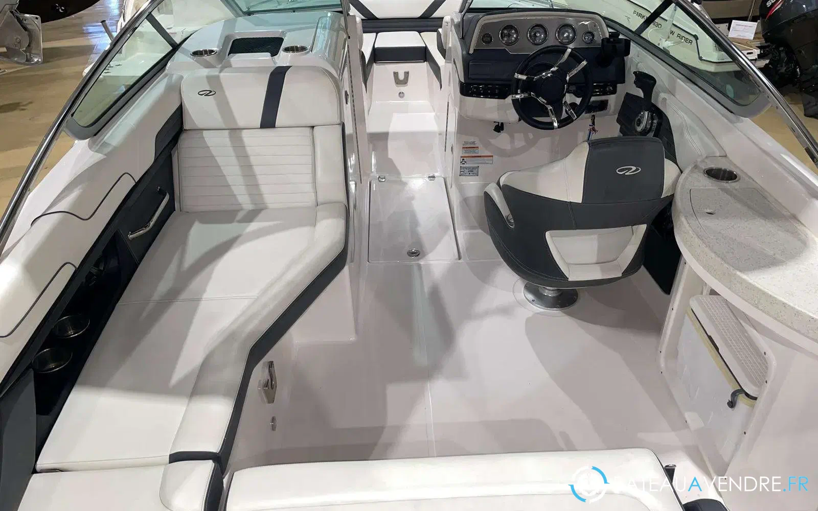 slider 5 Regal 24 Fastdeck