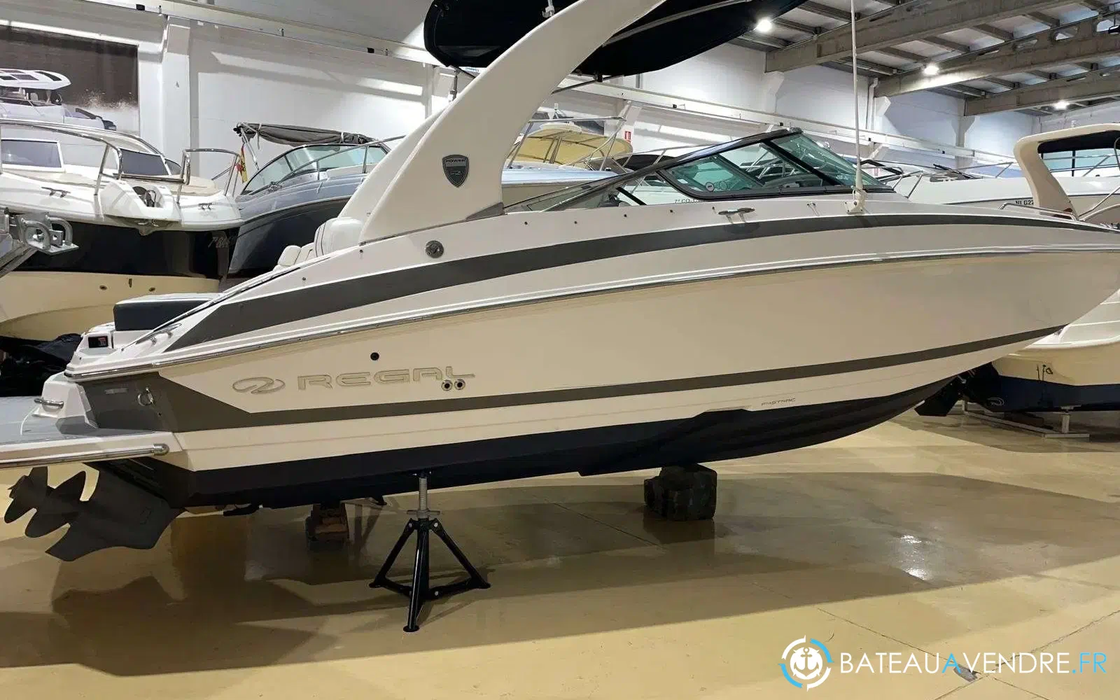 slider 7 Regal 24 Fastdeck