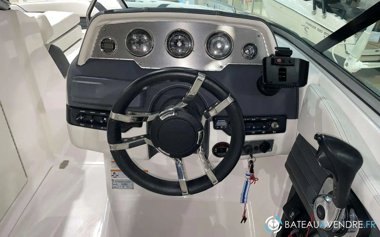 slider 8 Regal 24 Fastdeck