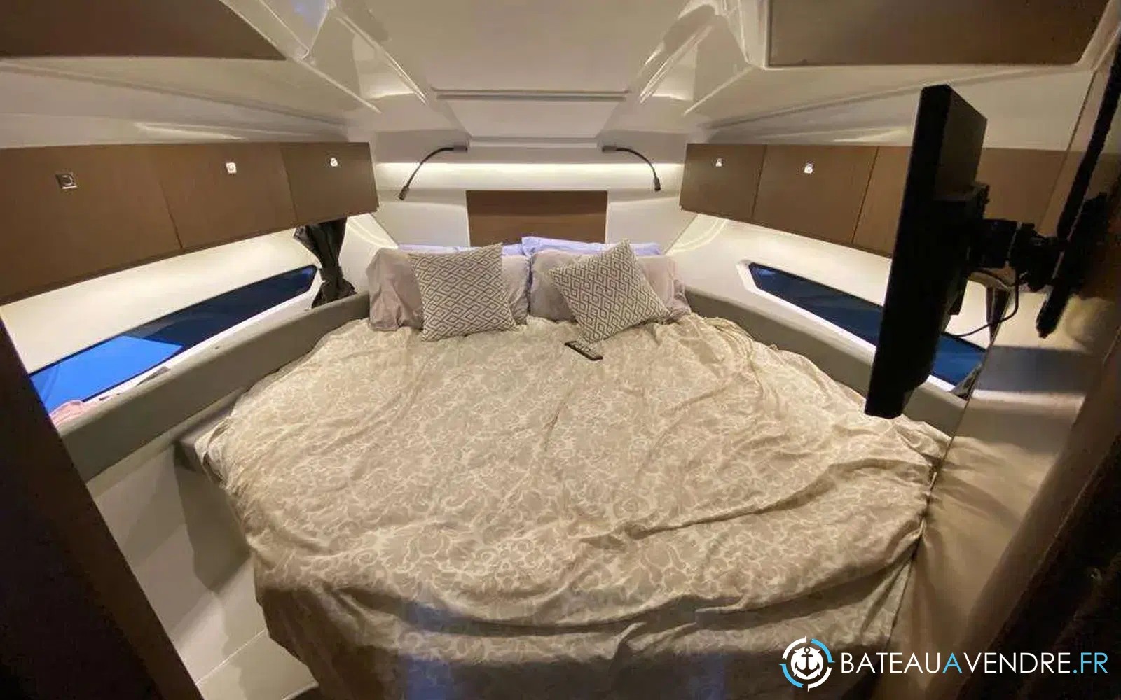 slider 6 Beneteau Antares Serie 9