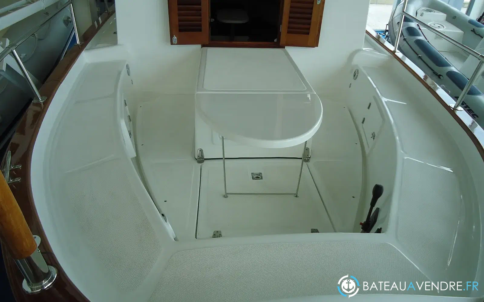 slider 2 Tiburon 37 Cabinado