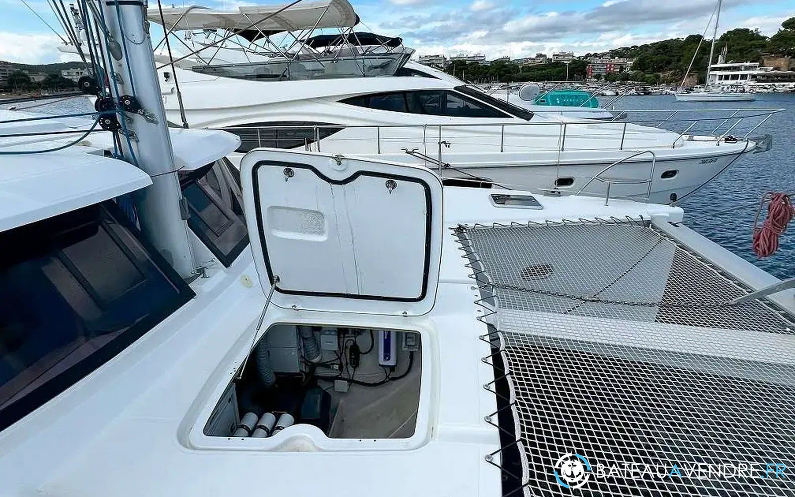 slider 25 Fountaine Pajot Helia 44