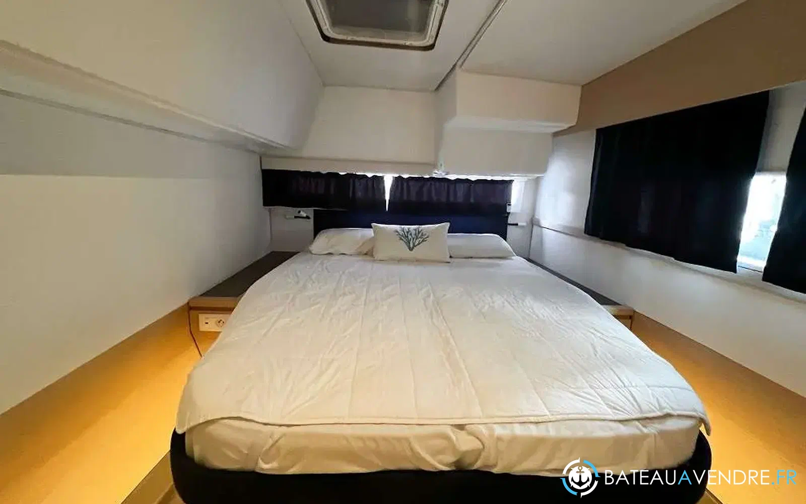 slider 27 Fountaine Pajot Helia 44