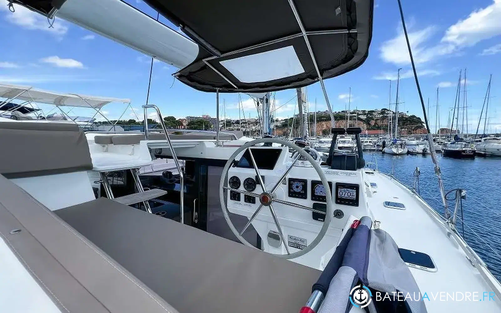 slider 2 Fountaine Pajot Helia 44