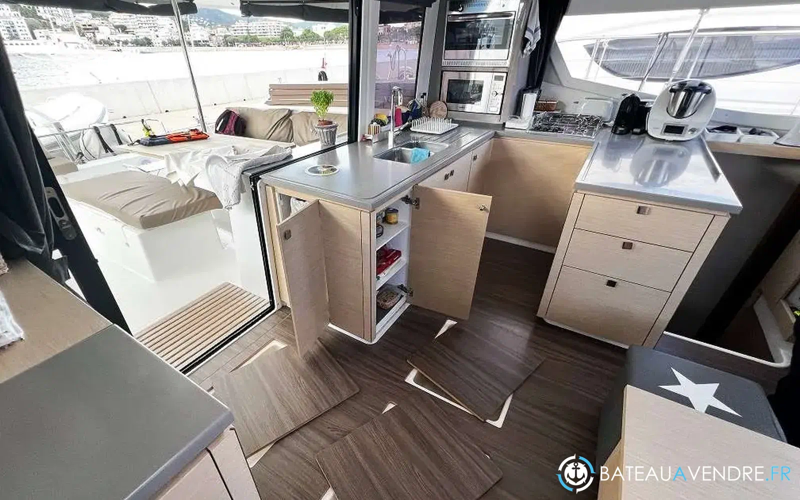 slider 33 Fountaine Pajot Helia 44