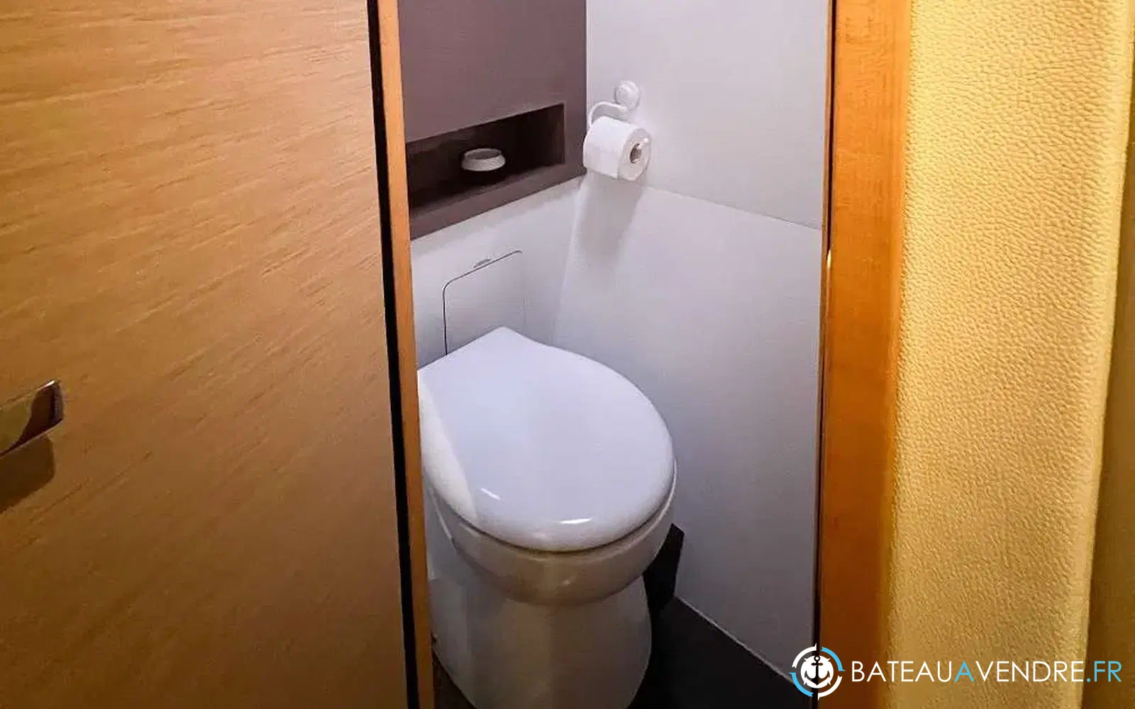 slider 37 Fountaine Pajot Helia 44
