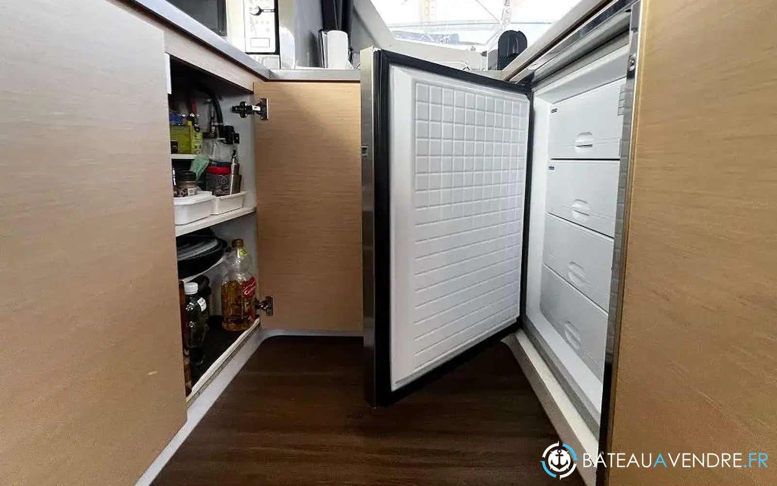 slider 38 Fountaine Pajot Helia 44