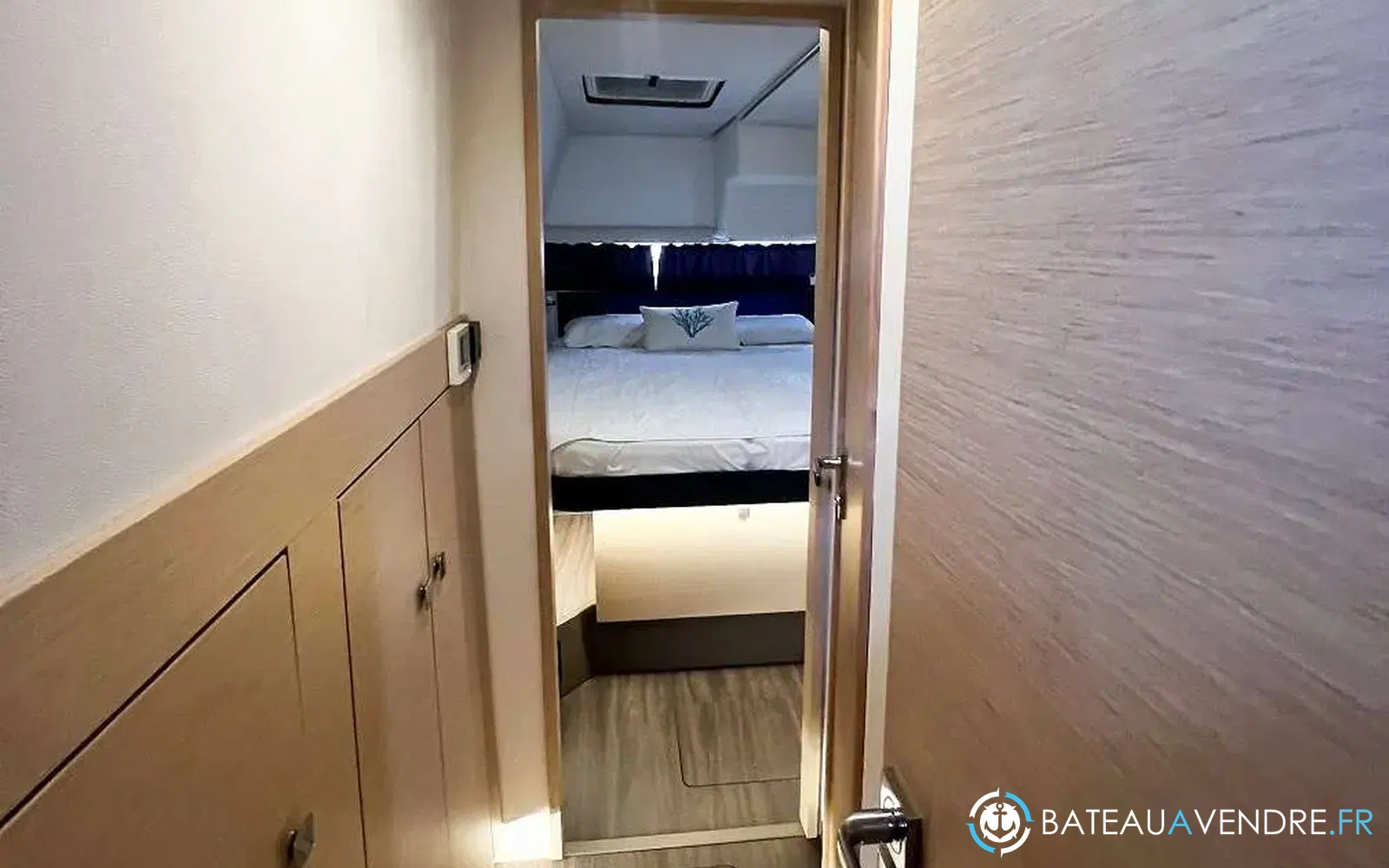 slider 47 Fountaine Pajot Helia 44