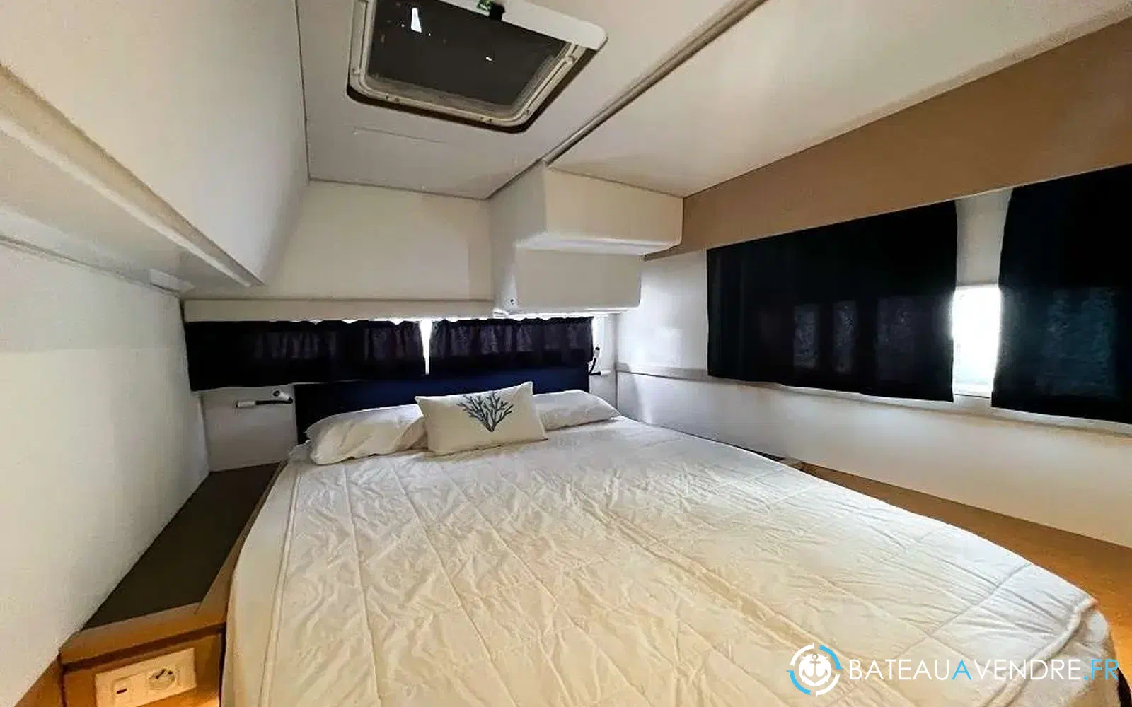 slider 51 Fountaine Pajot Helia 44