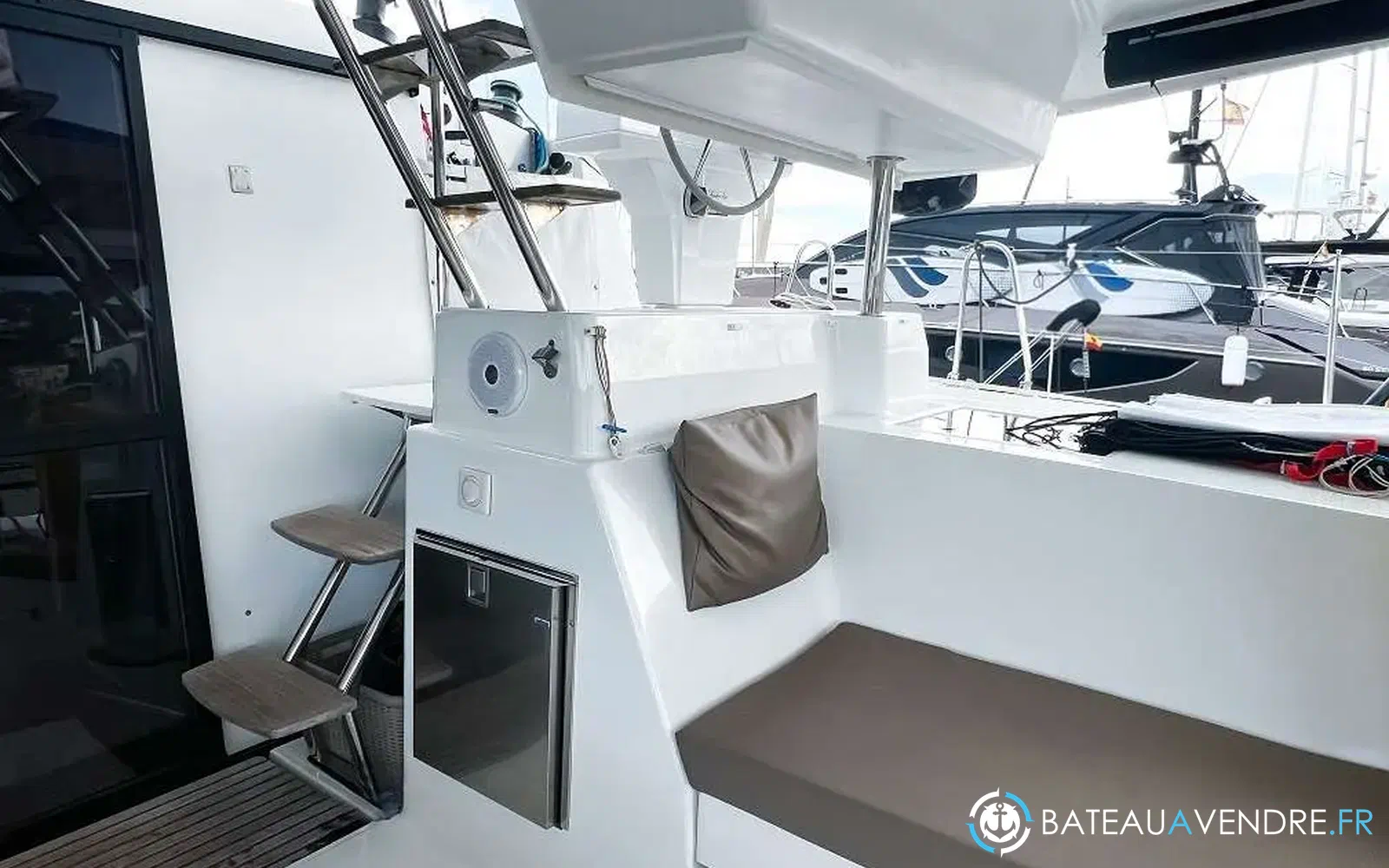 slider 7 Fountaine Pajot Helia 44