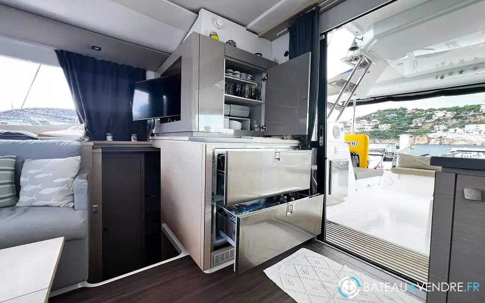 slider 8 Fountaine Pajot Helia 44