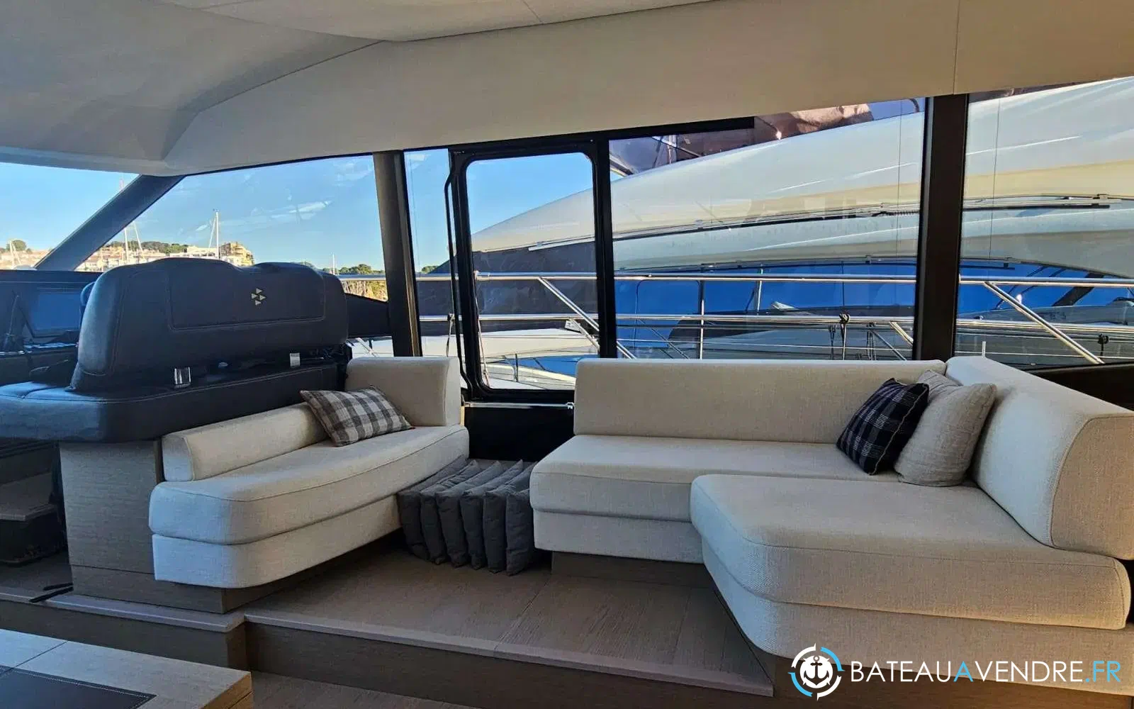 slider 10 Jeanneau Prestige 590