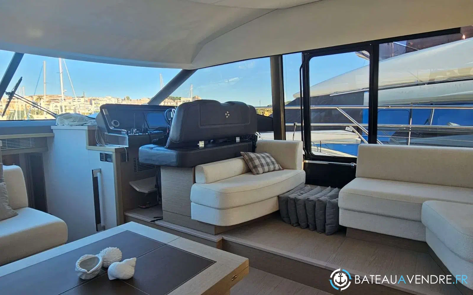 slider 7 Jeanneau Prestige 590