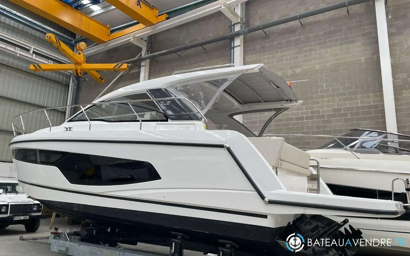 slider 12 Sealine S335
