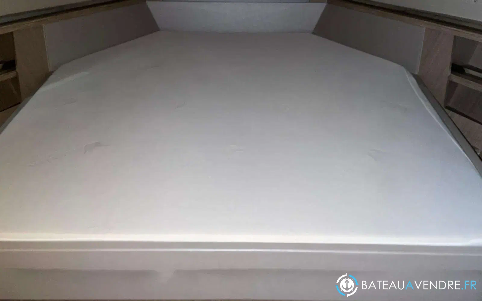 slider 6 Sealine S335
