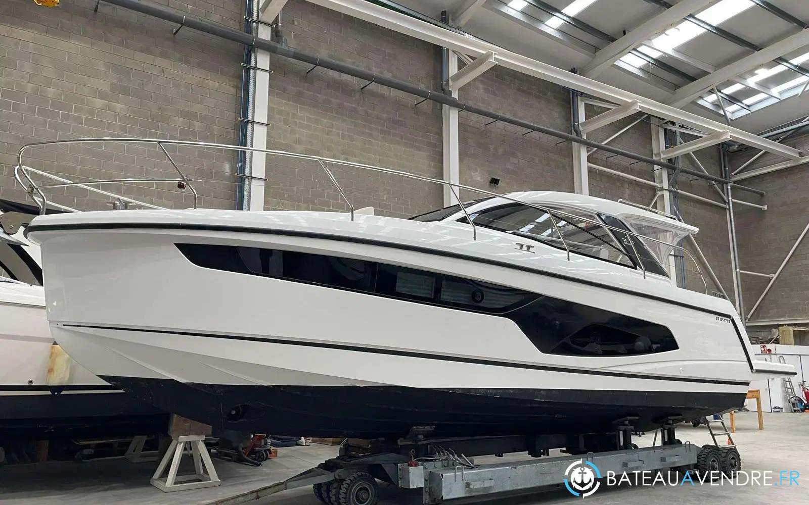slider 7 Sealine S335
