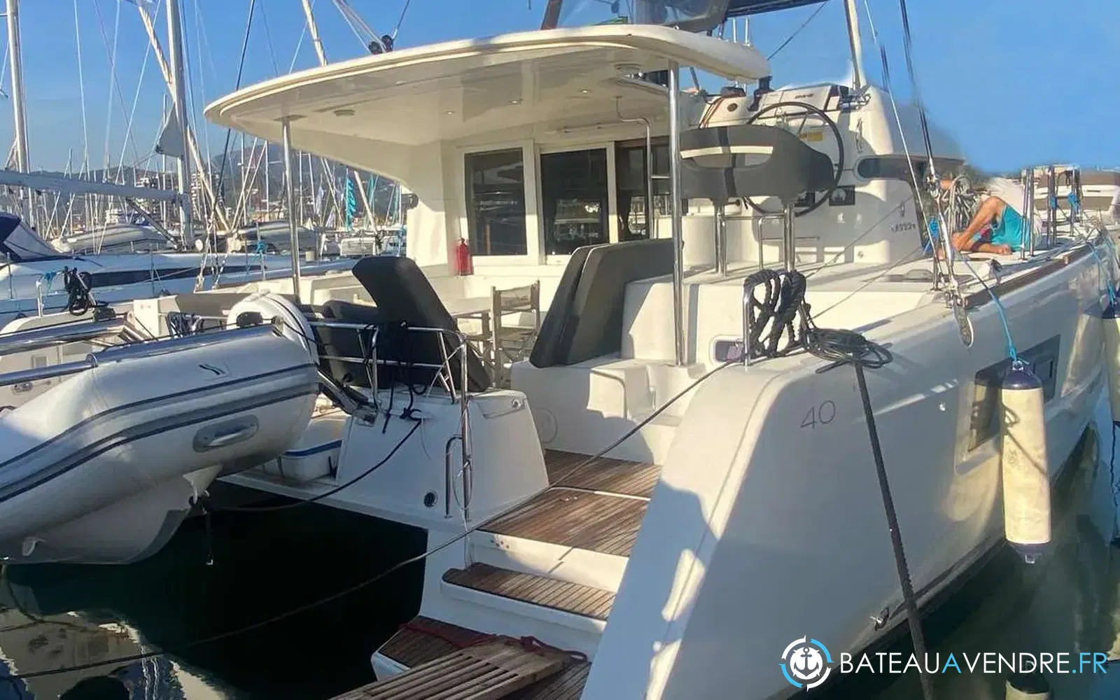 slider 0 Lagoon 40