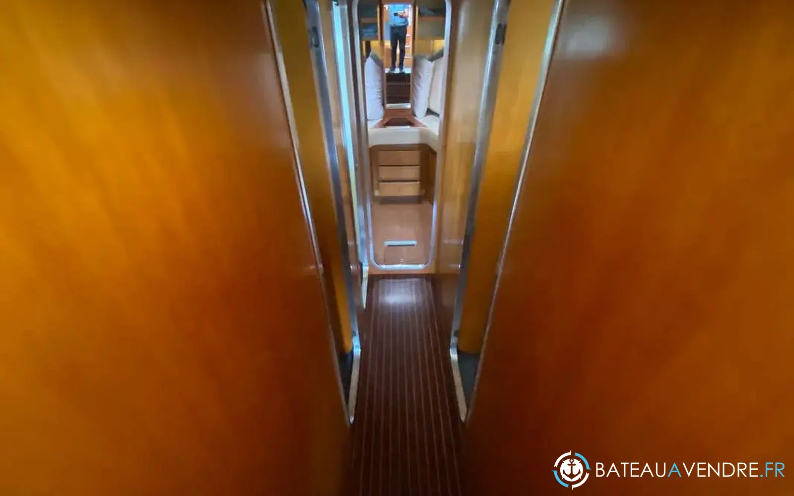 slider 33 Ferretti Altura 42