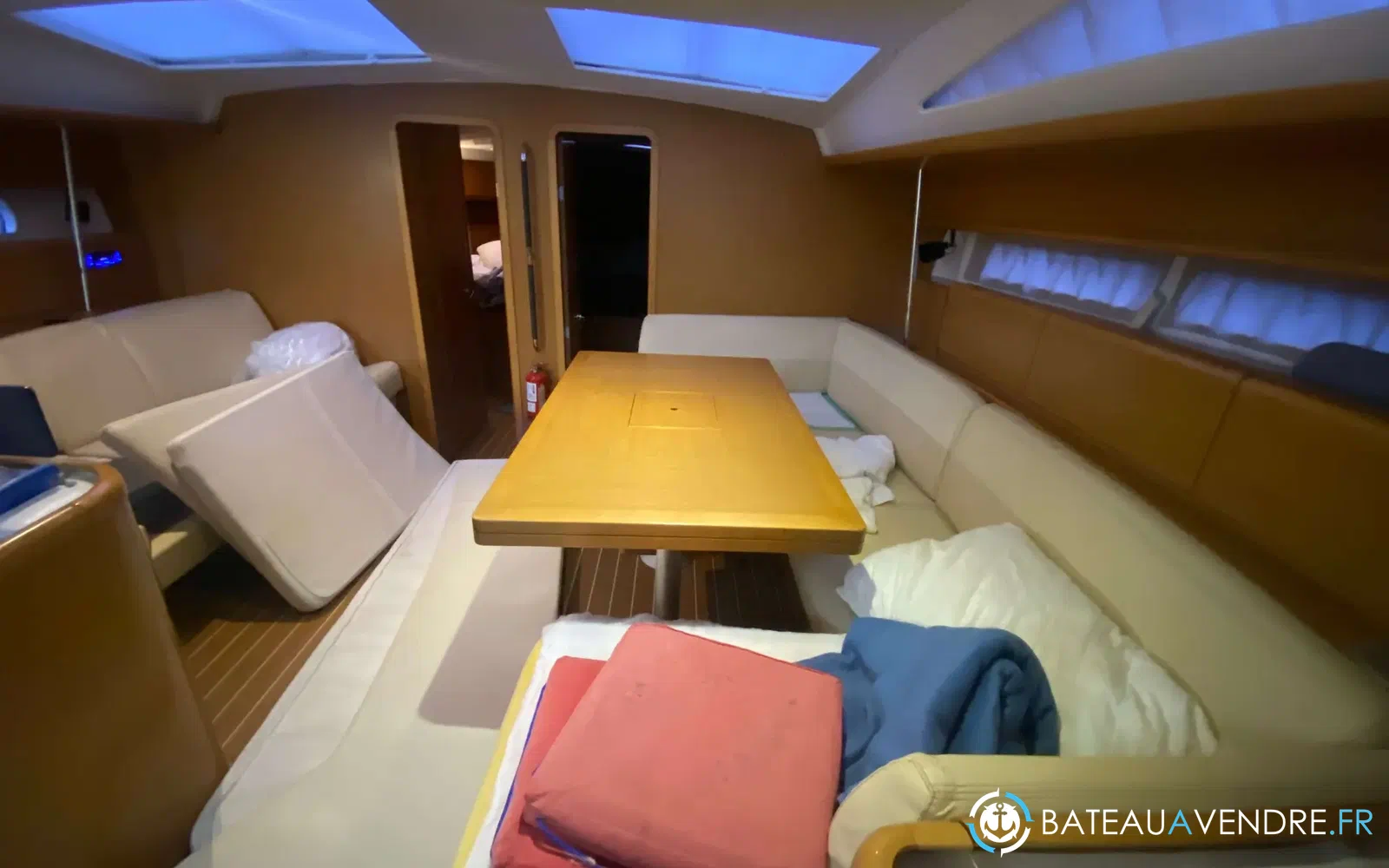 slider 6 Jeanneau 53