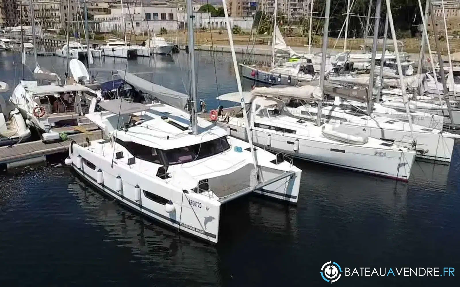 slider 0 Fountaine Pajot Lucia 40