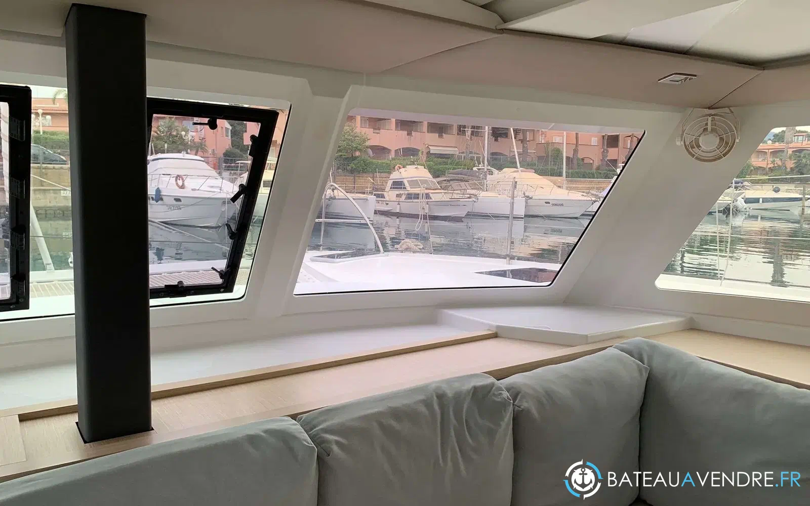 slider 2 Fountaine Pajot Lucia 40