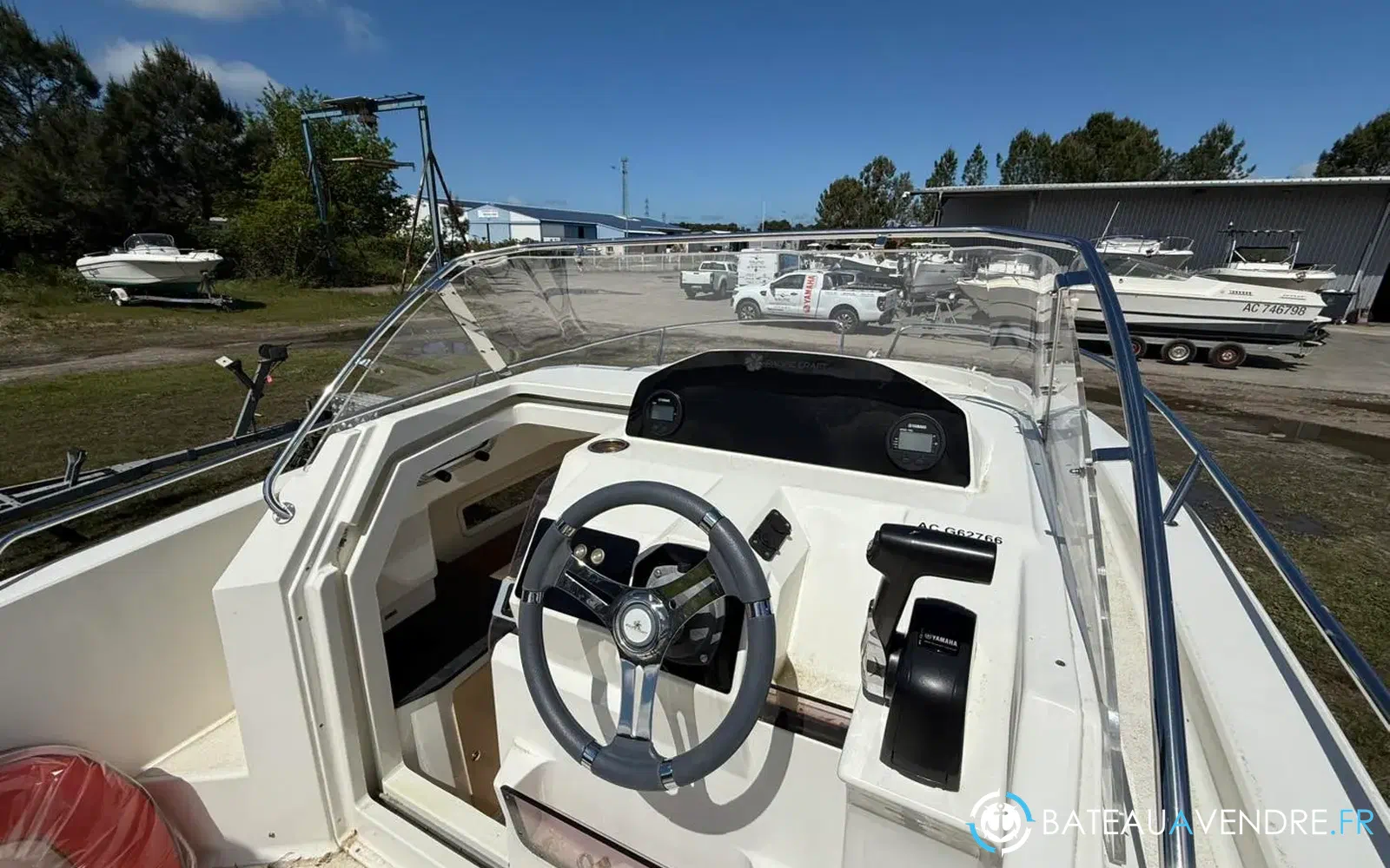 slider 3 Pacific Craft 700 SC