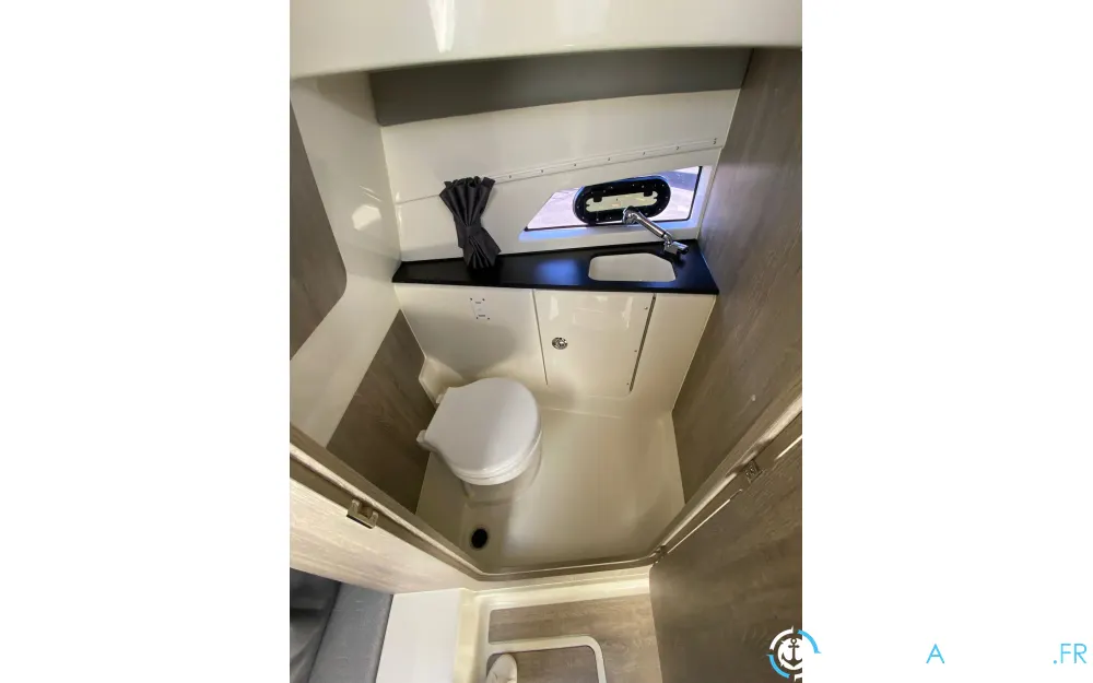 Quicksilver Activ 875 Sundeck  photo 5