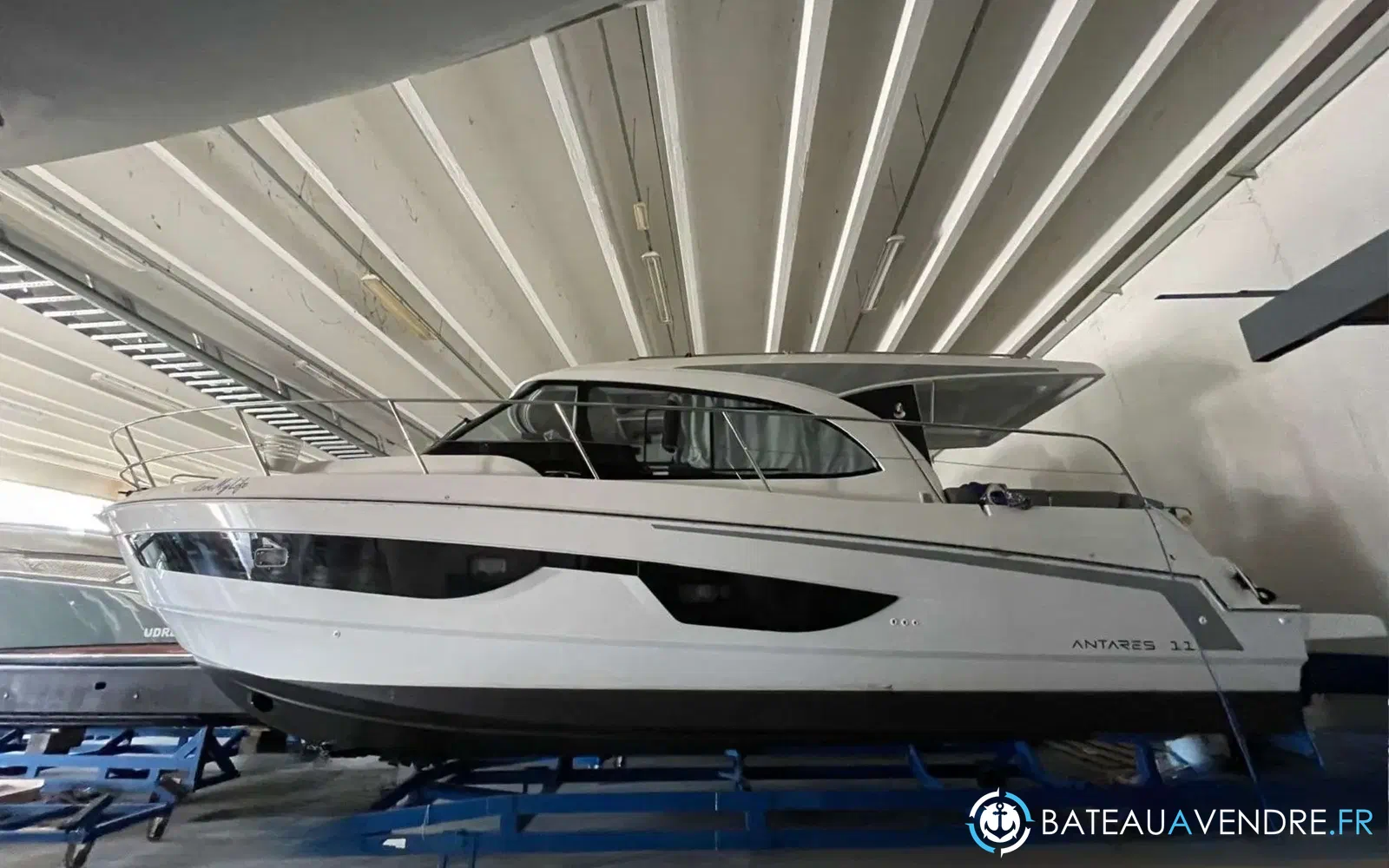 slider 18 Beneteau Antares 11
