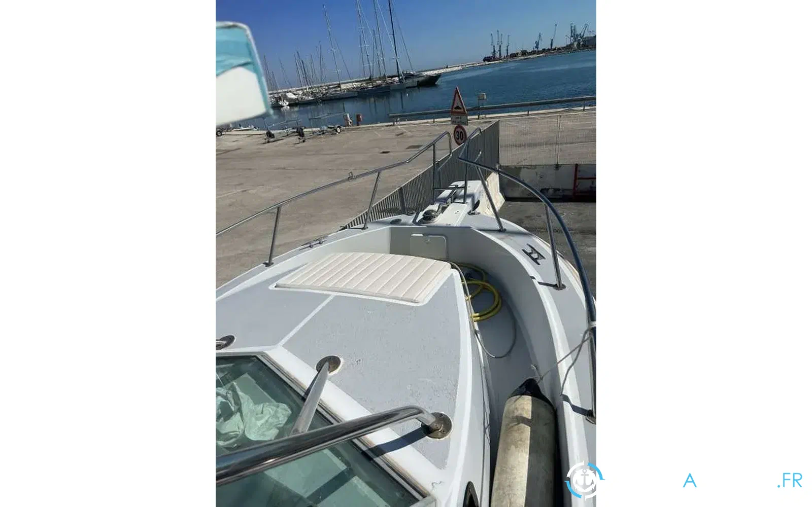 slider 8 Chris Craft Sea Hawk 215