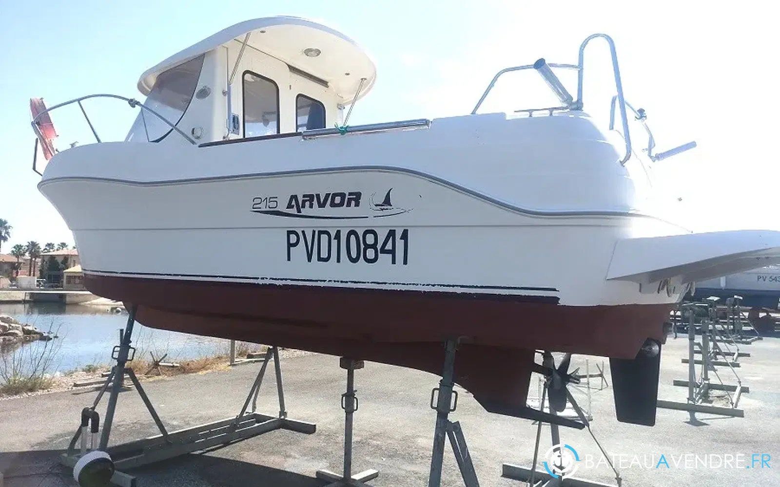 slider 3 Arvor 215
