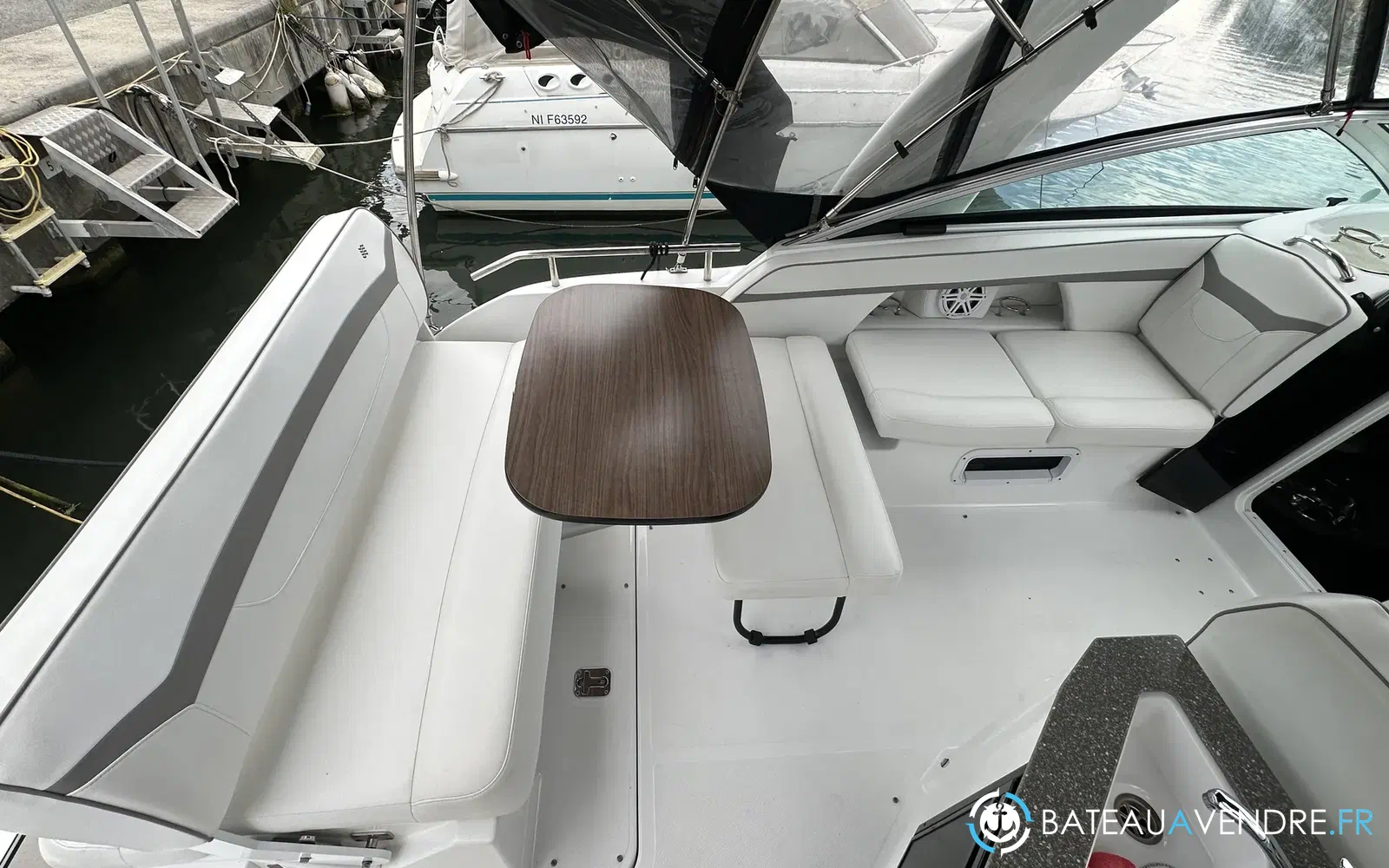 slider 6 Four Winns Vista 255